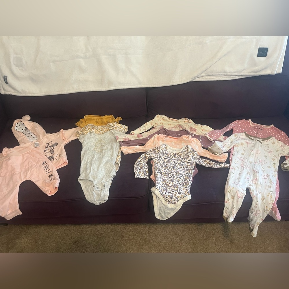 Baby girl 6/9 months long/short sleeve onesies, 1 outfit + pjs